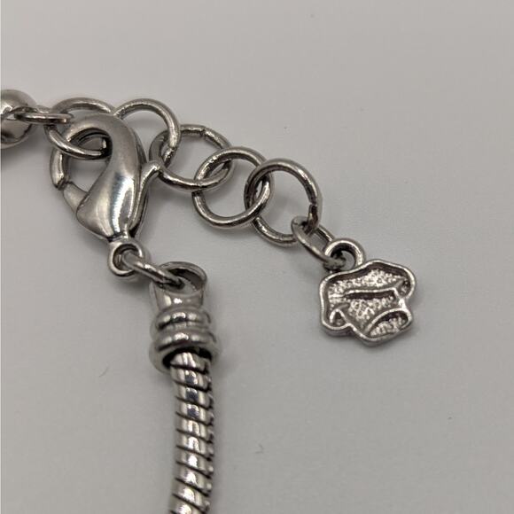 Pampered Chef Consultant Exclusive Silver Charm Bracelet & Two Charms - Picture 2 of 6